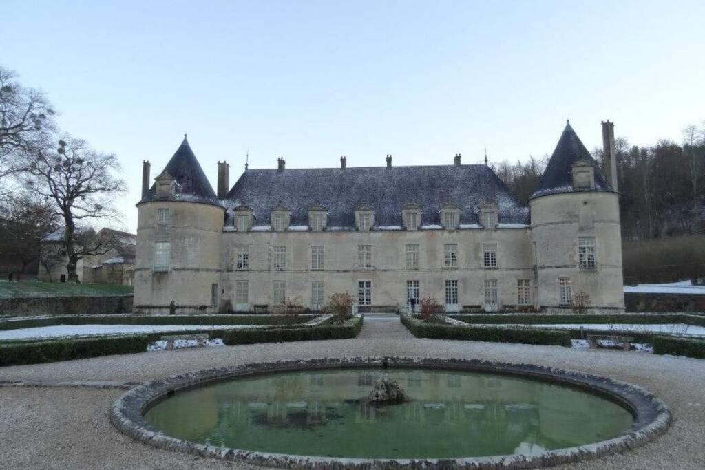 Charmante maison bourguignonne avec grand jardin et parking Montbard Extérieur photo