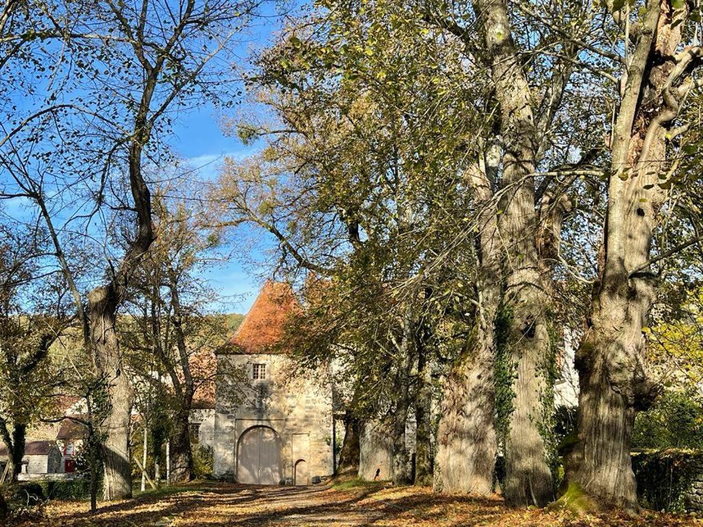 Charmante maison bourguignonne avec grand jardin et parking Montbard Extérieur photo